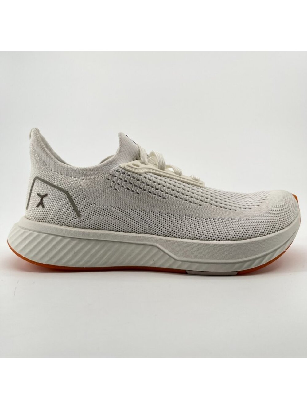 Flux Footwear Adapt Runner White Gum Womens Size 6.5 Athletic Walking Knit Shoes